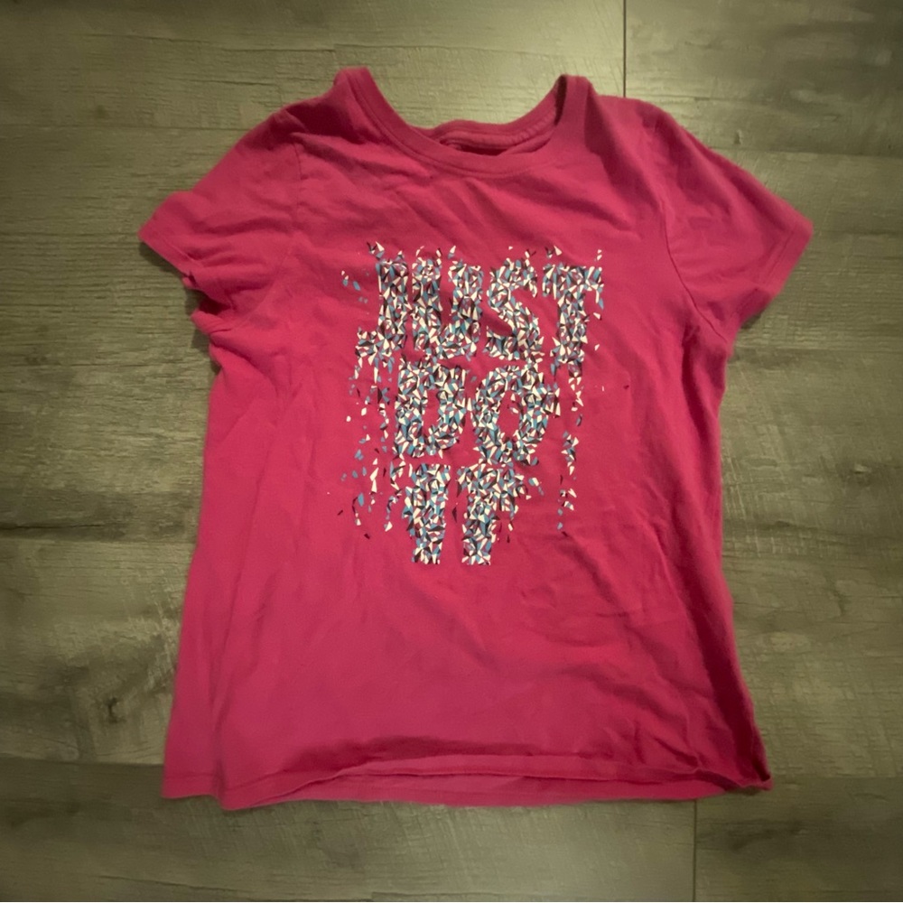 Girl’s Nike pink T-shirt.